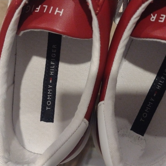 🛑SOLD🛑 Red and White Tommy Hilfiger Sneakers - Picture 9 of 10